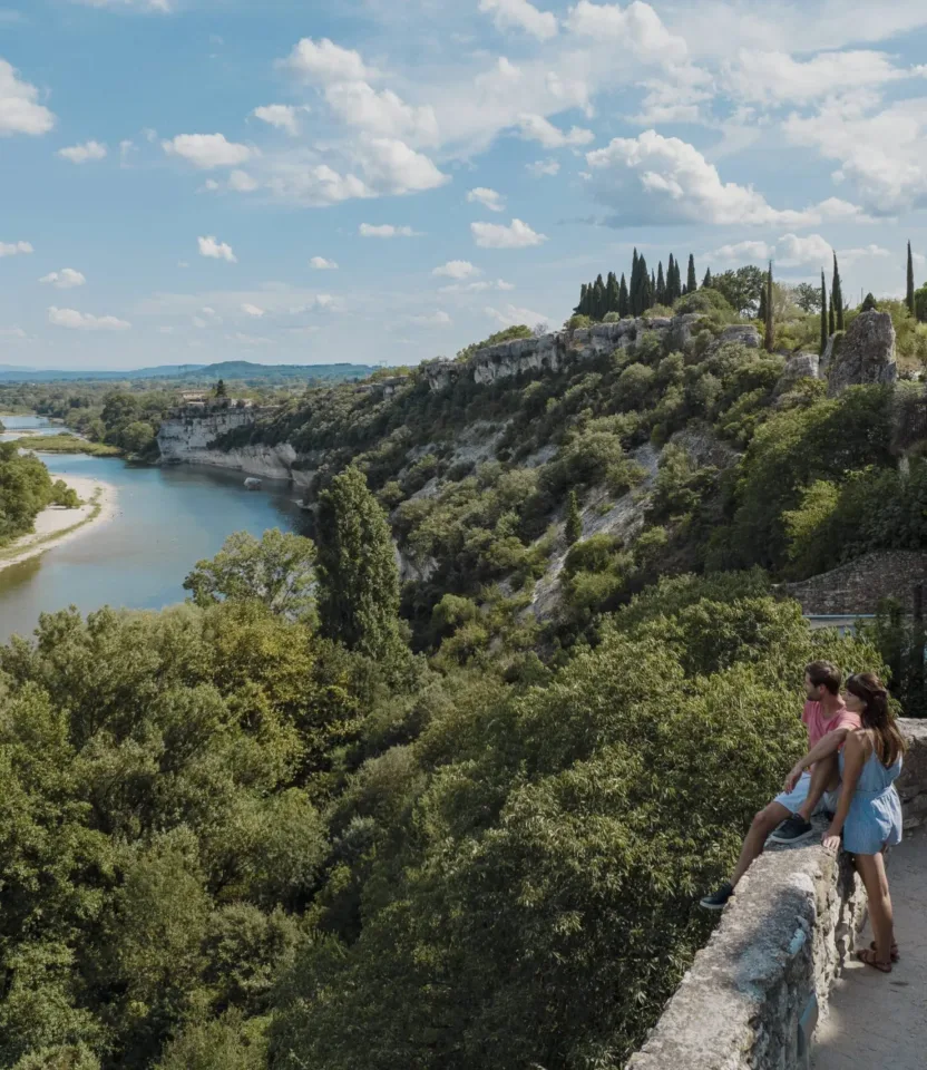 vue aiguèze camping la roque sur cèze provence occitanie