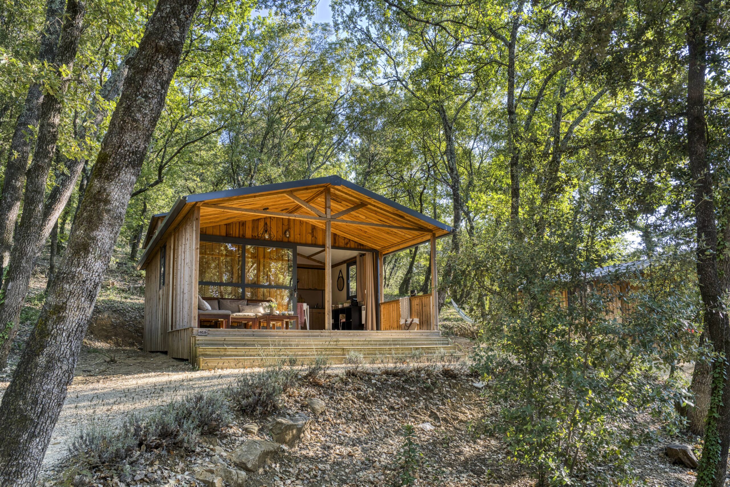 cabane forêt camping la roque sur cèze provence occitanie